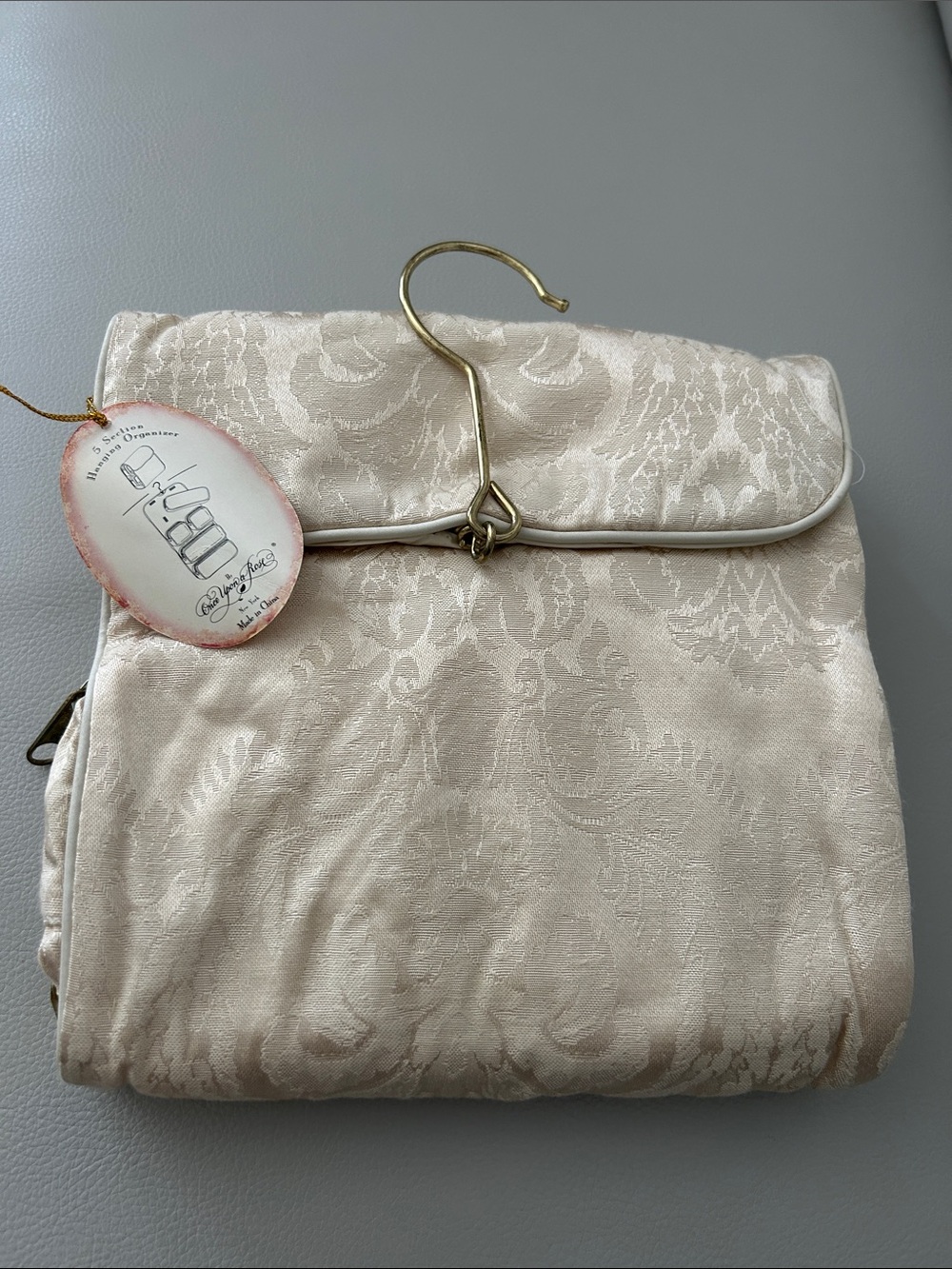 Enchanted NWT Elegant Cream Jacquard Foldable Hanging Travel Jewelry Organizer